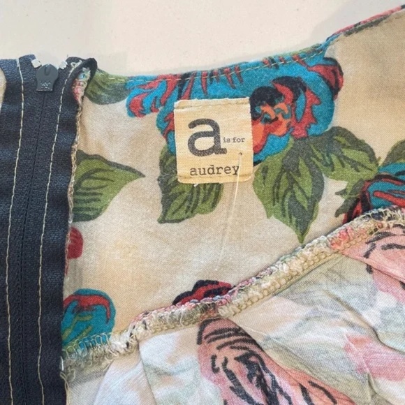A Is For Audrey | 90s Y2K Floral Mini Skirt – Made in USA, Paper Label – Size S - Picture 5 of 12